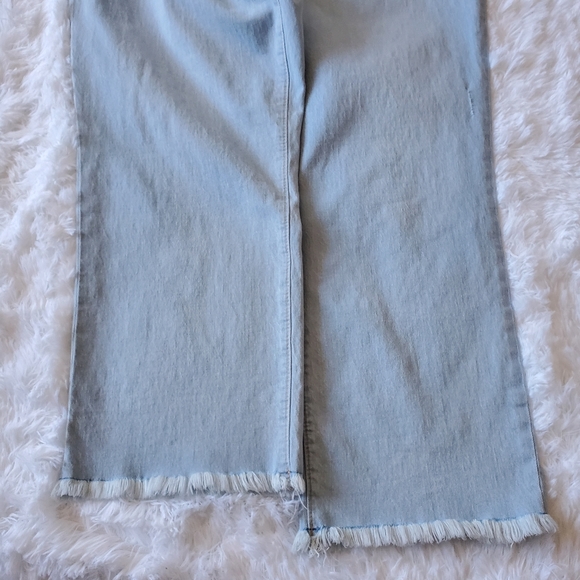 LOFT Curvy High Waist Straight Crop Frayed/Raw Hem Light Wash Denim Size 32/14 - Picture 4 of 15